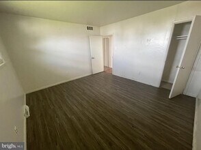 209 Narberth Ave in Washington Township, NJ - Foto de edificio - Building Photo