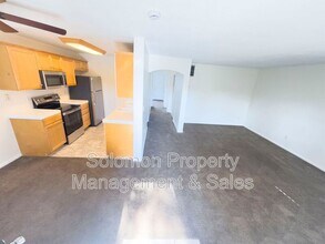 2094 E Grand Ave in Escondido, CA - Building Photo - Building Photo