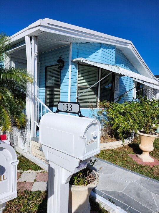 100 Hampton Rd in Clearwater, FL - Foto de edificio