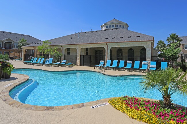 Avenues at Creekside in New Braunfels, TX - Building Photo - Building Photo