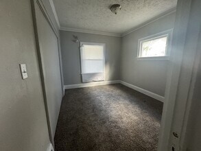 4056 E 136th St in Cleveland, OH - Building Photo - Building Photo