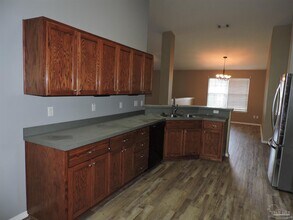 724 Hanley Downs Dr in Cantonment, FL - Building Photo - Building Photo