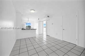 2575 SW 27th Ave, Unit 508 in Miami, FL - Foto de edificio - Building Photo