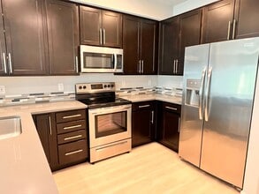 15720 Meadow Rd in Lynnwood, WA - Building Photo - Building Photo