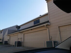 13840 Hollowgreen Dr in Houston, TX - Building Photo - Building Photo