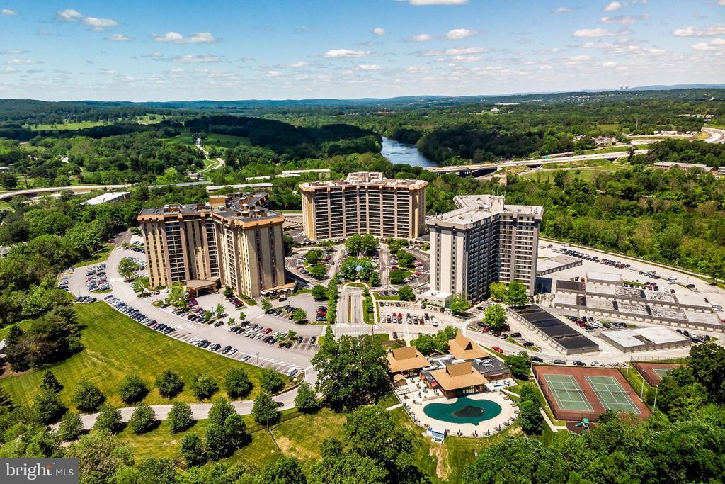 10218 Valley Forge Cir in King of Prussia, PA - Building Photo