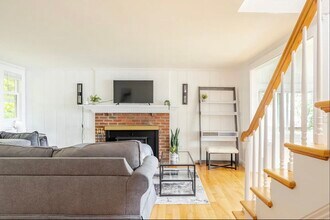 226 Pimlico Pond Rd in Mashpee, MA - Building Photo - Building Photo