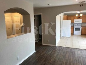 6911 Autumn View, Unit 27 in Converse, TX - Building Photo - Building Photo