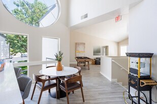 Dorado Heights in Albuquerque, NM - Building Photo