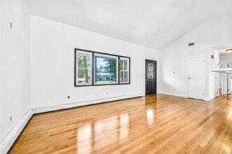 65 Hampton Ave in Mastic, NY - Building Photo - Building Photo