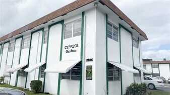 2225 Polk St in Hollywood, FL - Building Photo
