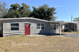 11659 106th St in Largo, FL - Building Photo