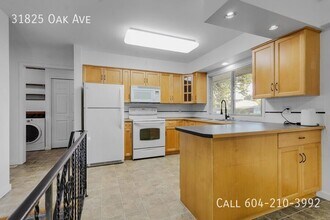 5 Bedroom Home w/ 2 Kitchens in Abbotsford, BC - Building Photo - Building Photo