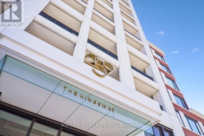 259 The Kingsway in Toronto, ON - Building Photo - Building Photo