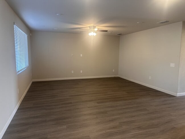 1750 Yukon Territory Ave in Manteca, CA - Building Photo - Building Photo