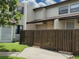 9970 NW 9th Street Cir, Unit 204 in Miami, FL - Building Photo