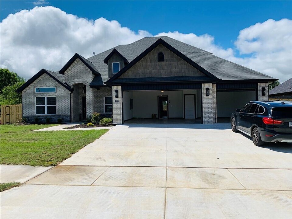 1720 Ella Pl in Bentonville, AR - Building Photo