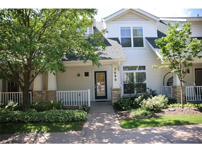 2690 Pinkspire Ln E in Maplewood, MN - Building Photo - Building Photo