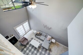 7350 Kirby Dr in Houston, TX - Building Photo - Building Photo