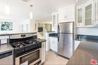 130 San Vicente Blvd in Santa Monica, CA - Building Photo - Building Photo