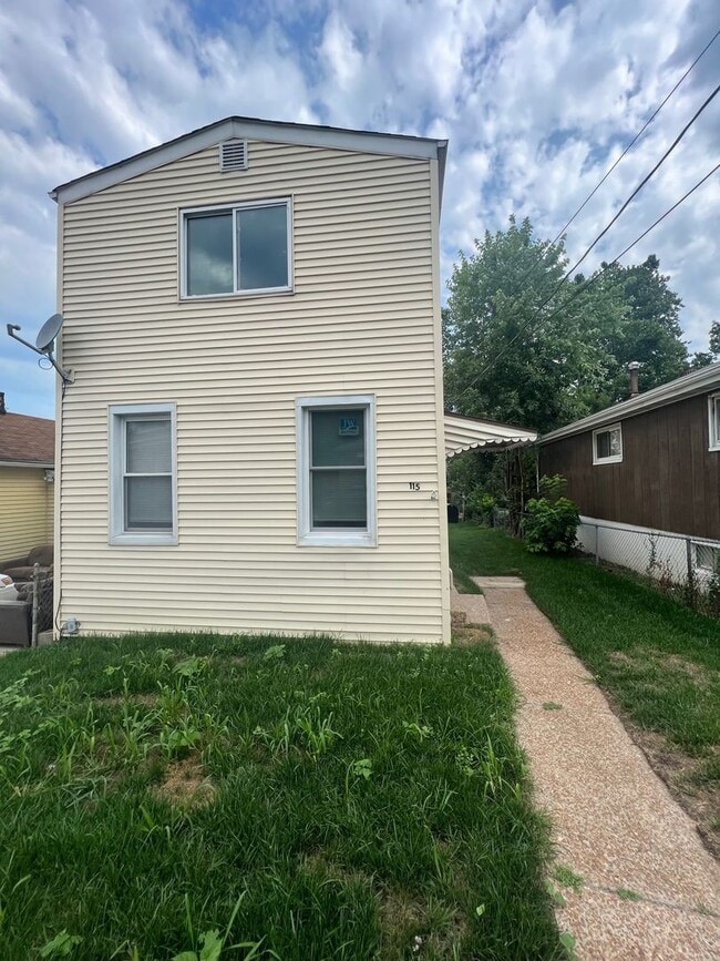 115 W Cartwright Ave in St. Louis, MO - Building Photo - Building Photo