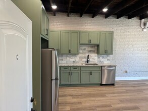 104 S 4th St in Mebane, NC - Building Photo - Building Photo