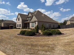 Beautiful 5 Bedroom Home in The Cotswolds in Auburn, AL - Foto de edificio - Building Photo