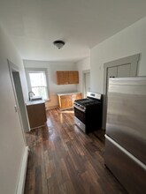 40 Garnet St, Unit Unit 4 in Fitchburg, MA - Foto de edificio - Building Photo