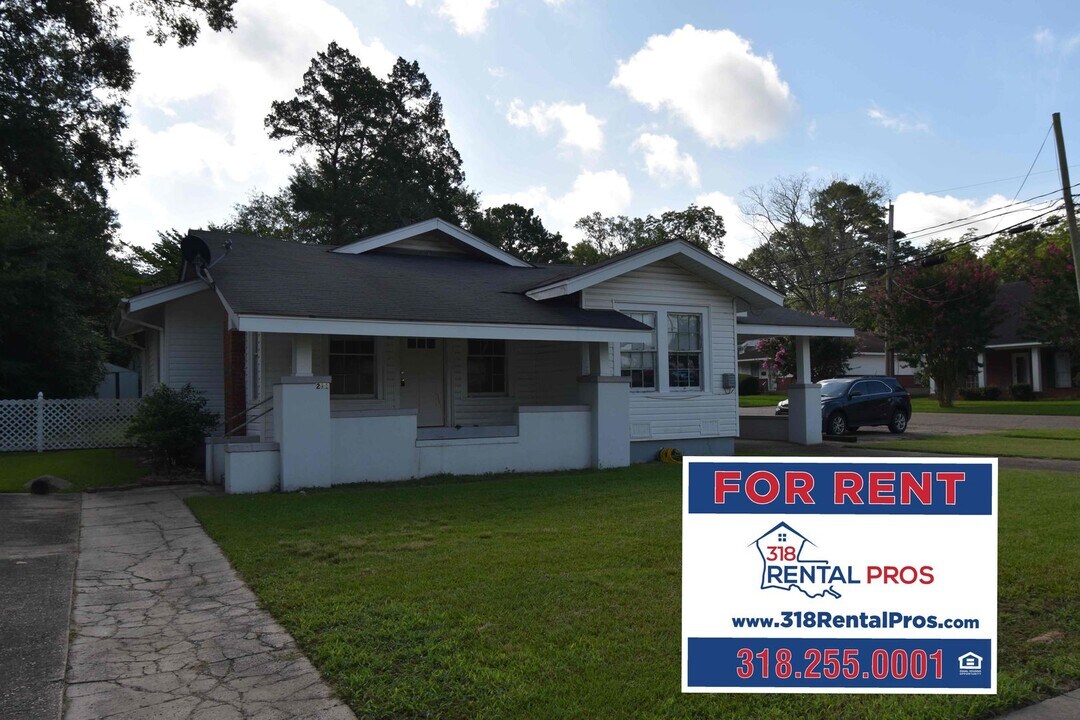 211 S Bonner St in Ruston, LA - Building Photo