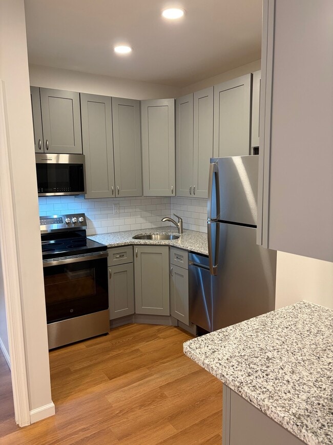 15 E Read St, Unit 1B