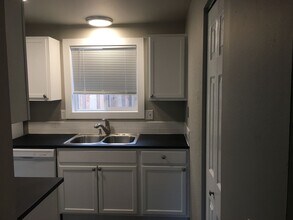 1361-1363 Lanson Ln in Eugene, OR - Building Photo - Building Photo