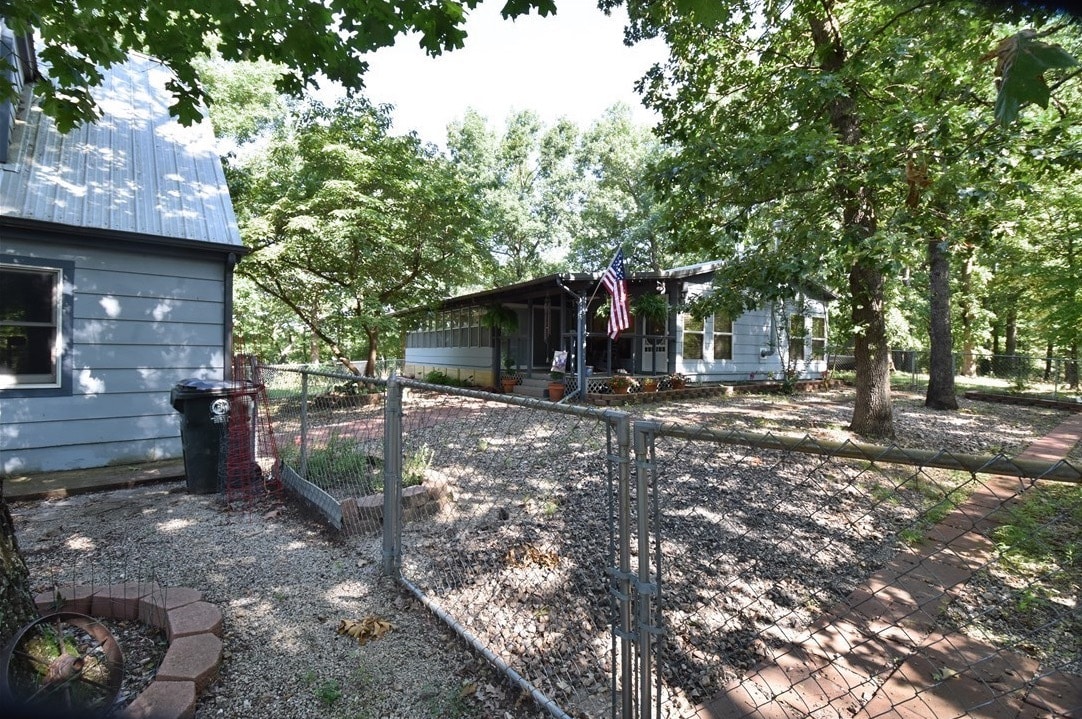 290 Co Rd 122 in Eureka Springs, AR - Building Photo