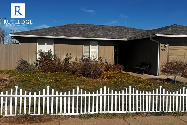 1498 Avalon Dr in Medford, OR - Building Photo - Building Photo