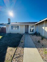 14472 E Amherst St in Moorpark, CA - Building Photo