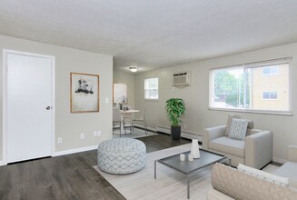 South Terrace Apartments in Cincinnati, OH - Building Photo - Interior Photo