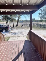 44 Lake Falls Ln in Huntsville, TX - Building Photo