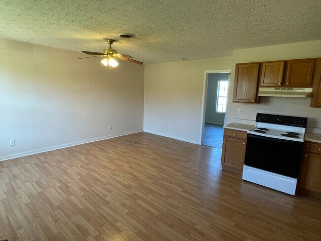 2264 Sulphur Rd, Unit Unit A in Smiths Grove, KY - Building Photo - Building Photo