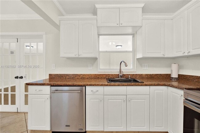 9312 SW 182nd St in Palmetto Bay, FL - Building Photo - Building Photo