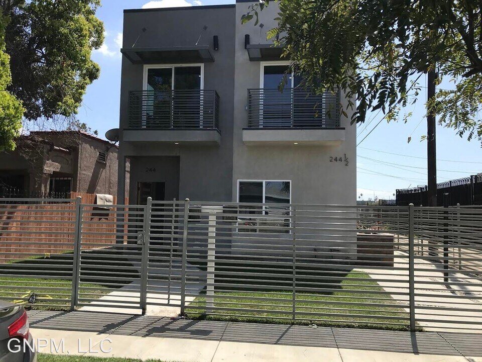 244 W 61st St in Los Angeles, CA - Building Photo