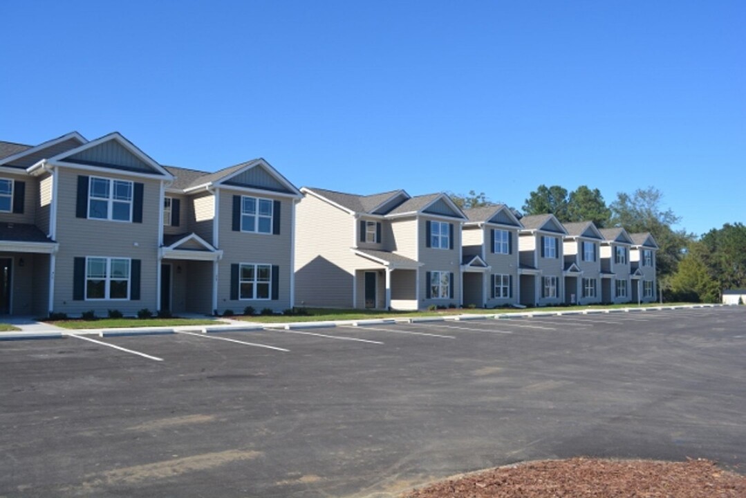 99 Old Stage Rd N in Lillington, NC - Building Photo