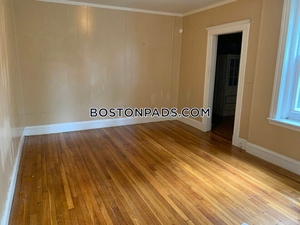 28 Quint Ave, Unit 16 in Boston, MA - Foto de edificio