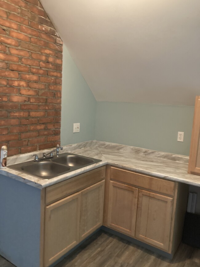 1927 W 73rd St in Cleveland, OH - Foto de edificio - Building Photo