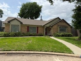 5031 Twin Candle Dr in Houston, TX - Building Photo