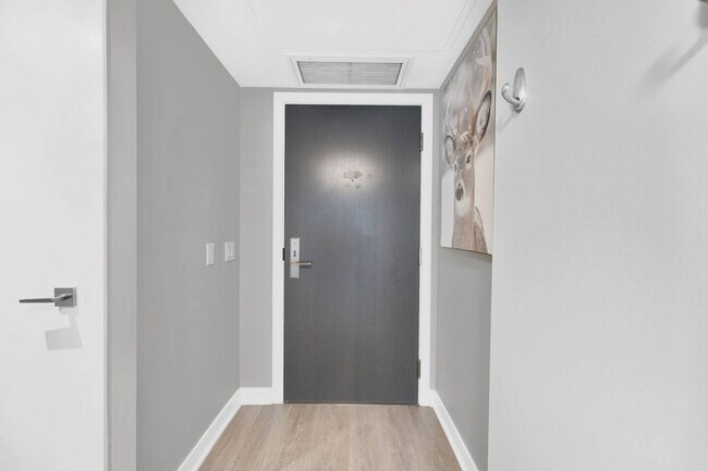 170 Cumberland St, Unit SI ID1388911P in Toronto, ON - Building Photo - Building Photo