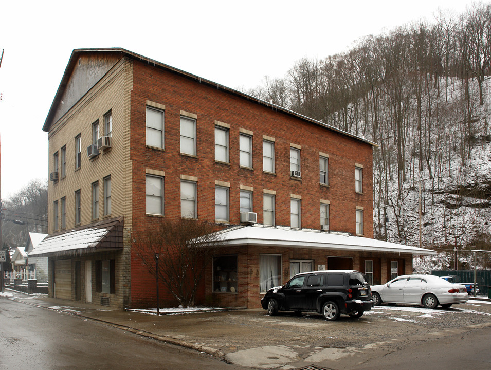 106 Justice St in Logan, WV - Building Photo