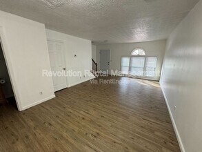 1305 Sweet Pine Dr in Norcross, GA - Foto de edificio - Building Photo