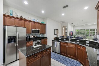 11072 Esteban Dr in Ft. Myers, FL - Foto de edificio - Building Photo