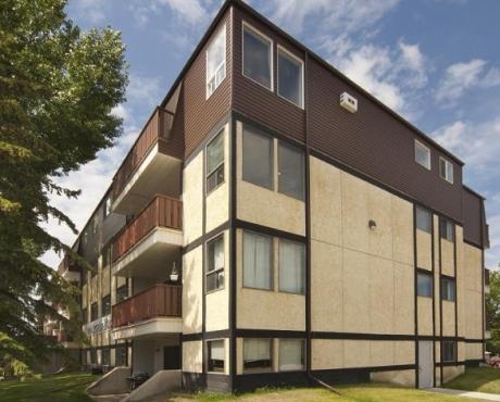 Bristol Place in Red Deer, AB - Building Photo