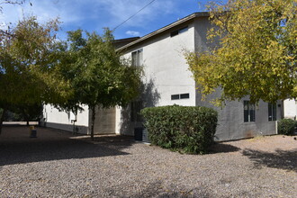 7355 N Black Canyon Hwy in Phoenix, AZ - Building Photo - Building Photo