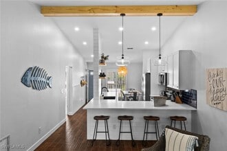 864 Gulf Pavillion Dr in Naples, FL - Building Photo - Building Photo